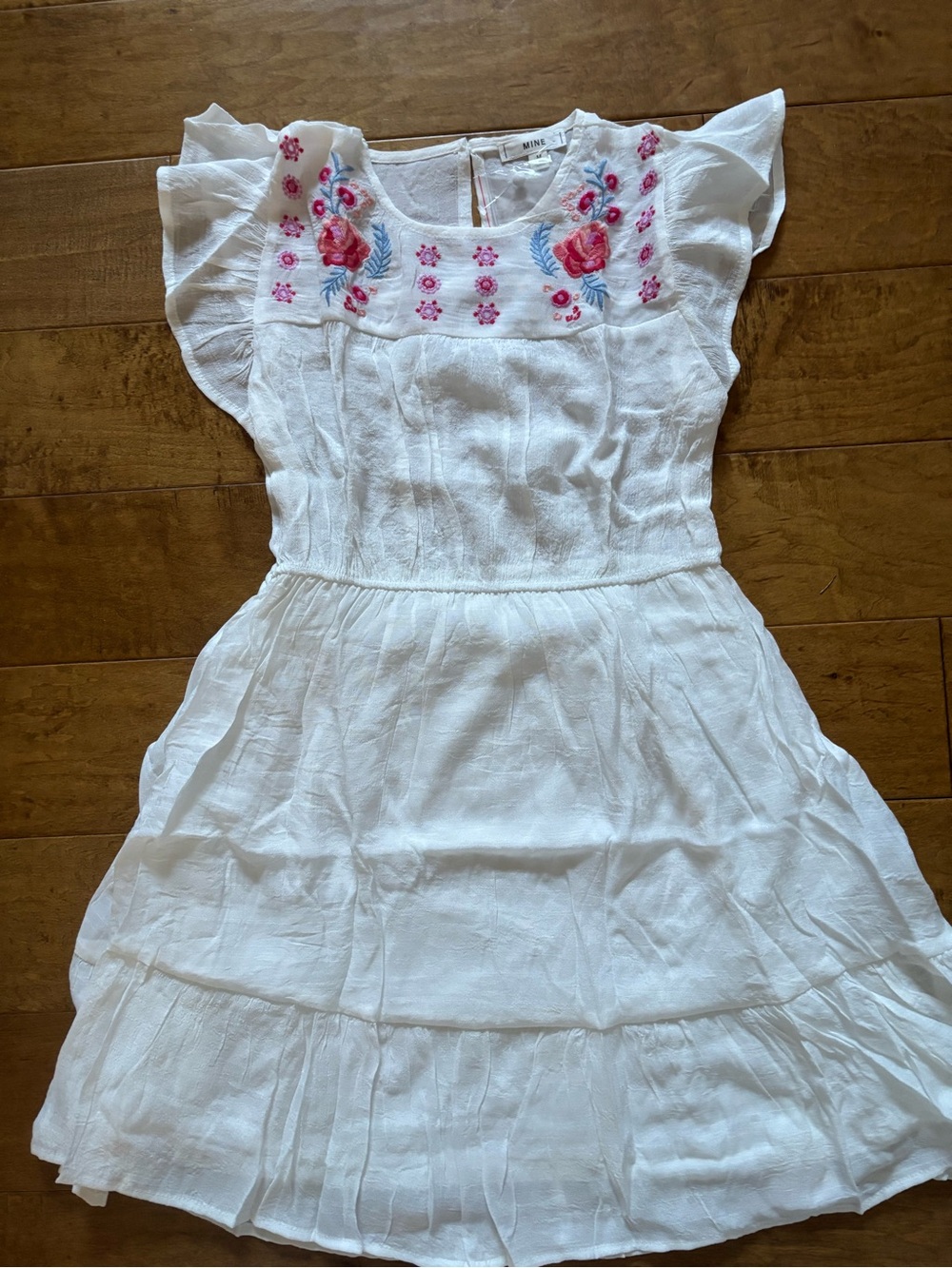 🌸 MINE Embroidered White Flutter-Sleeve Dress – Size M NWT